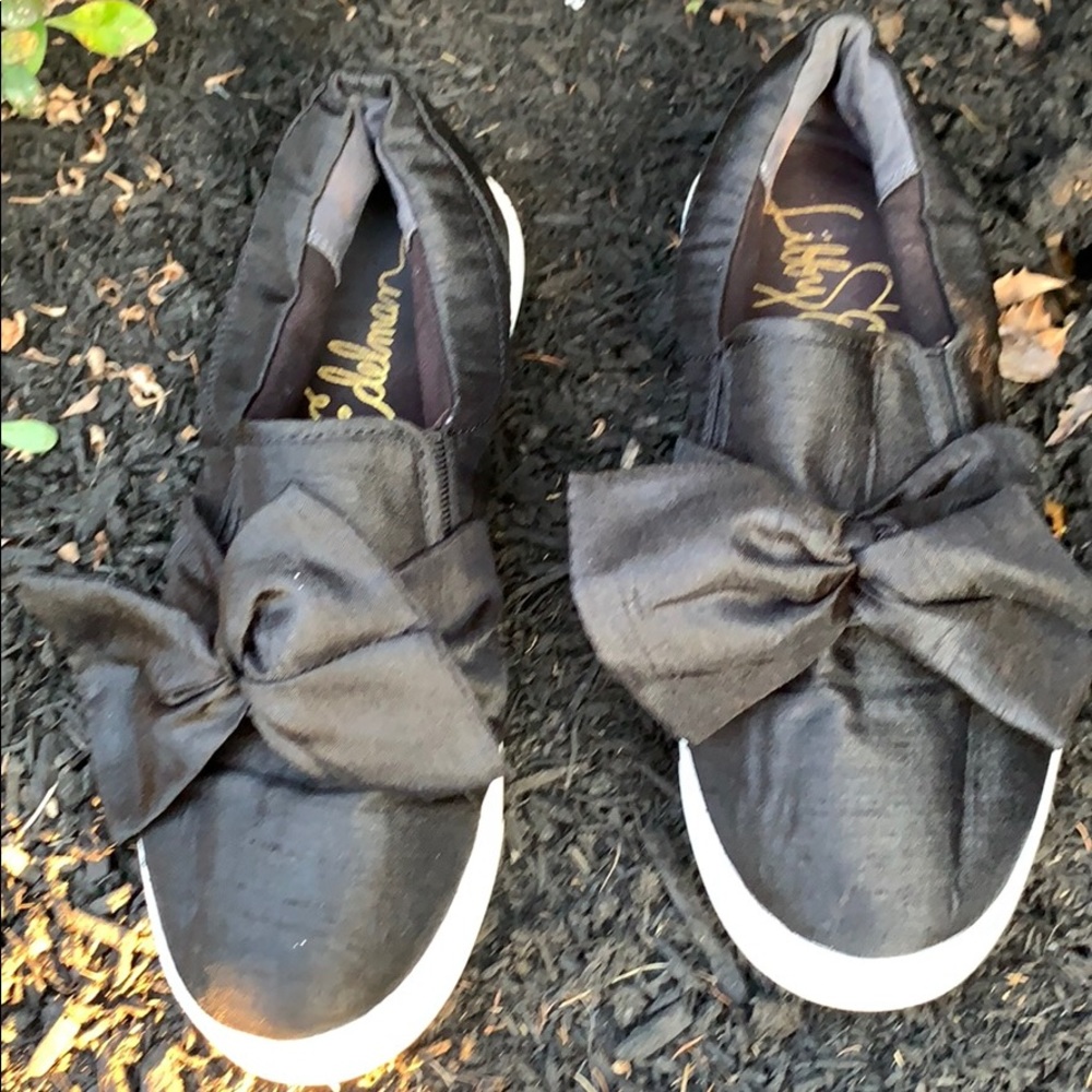 Libby Edelman Caitlyn black cloth sneaker with bow